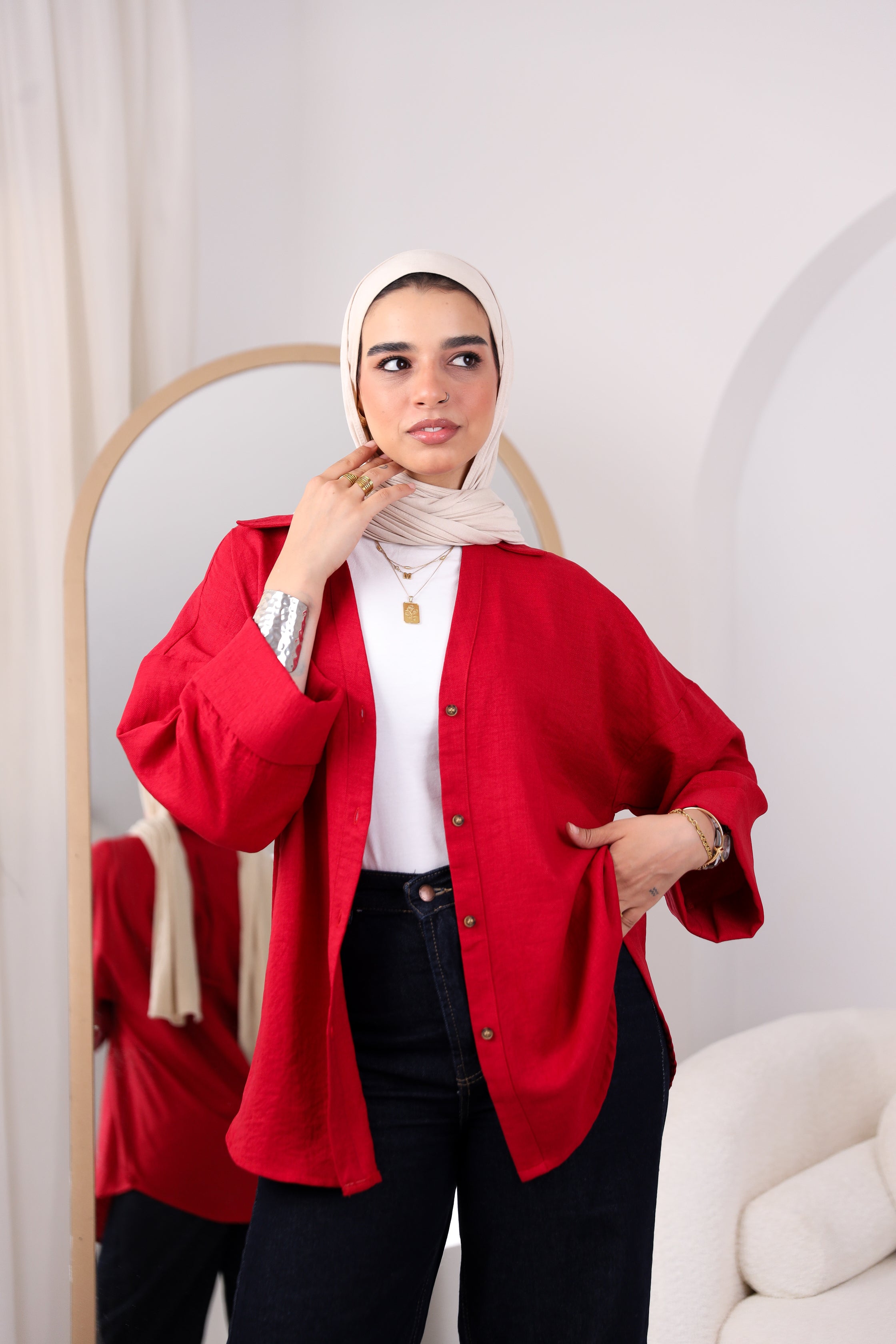 القميص الأحمر