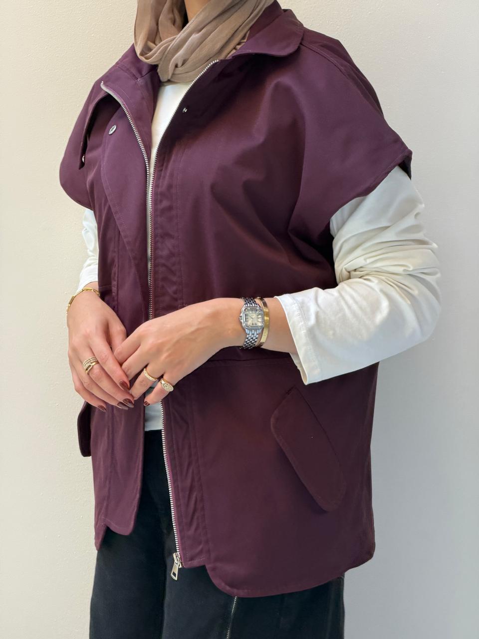 Statement Belt Vest in burgundy