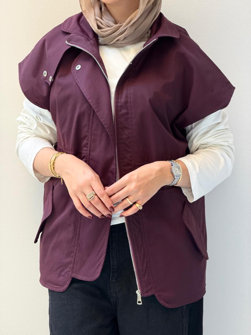 Statement Belt Vest in burgundy