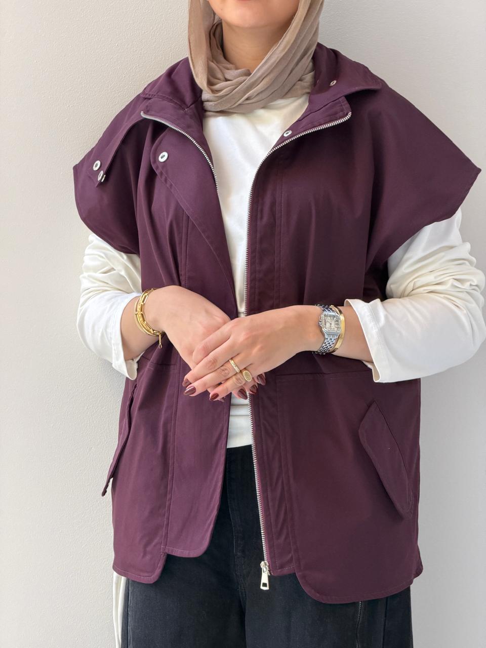 Statement Belt Vest in burgundy